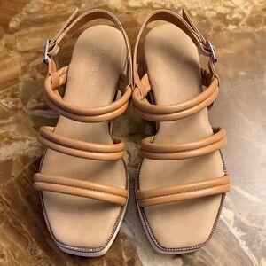 Versona Camel Strappy Sandals